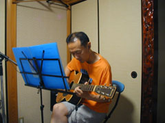 今日はアコースティックギターによる録音を行った橋本...
